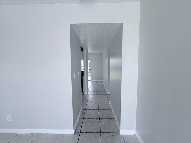 Foto del edificio - 230 SW 11th Ave