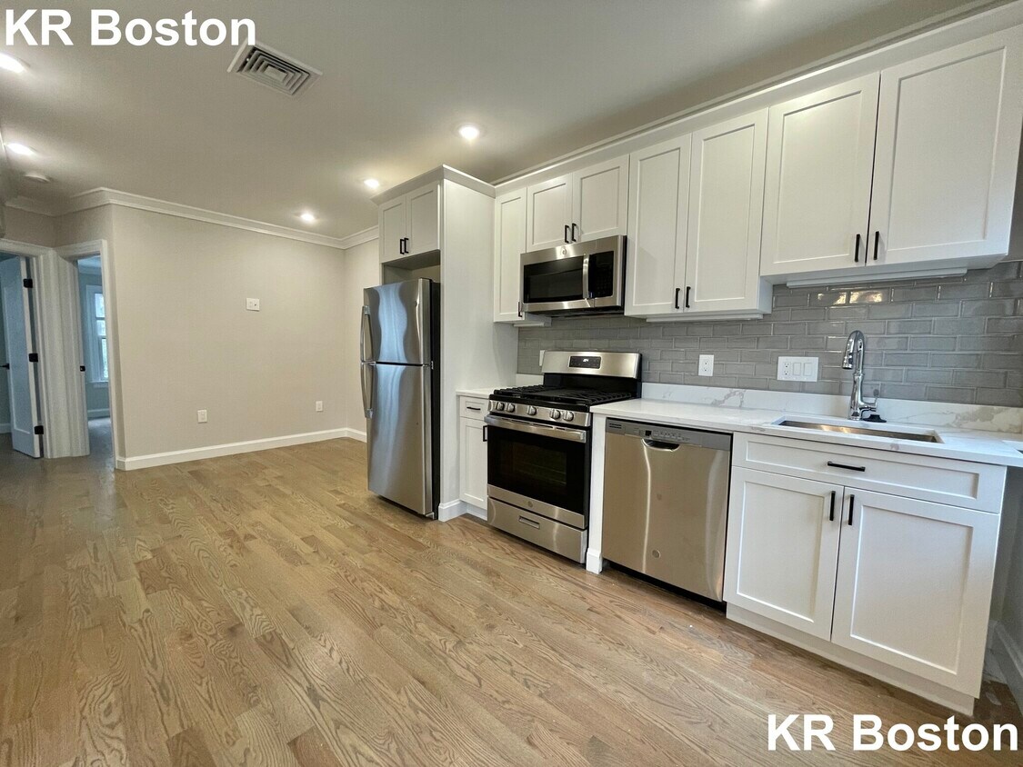 Primary Photo - 43 Sheridan St