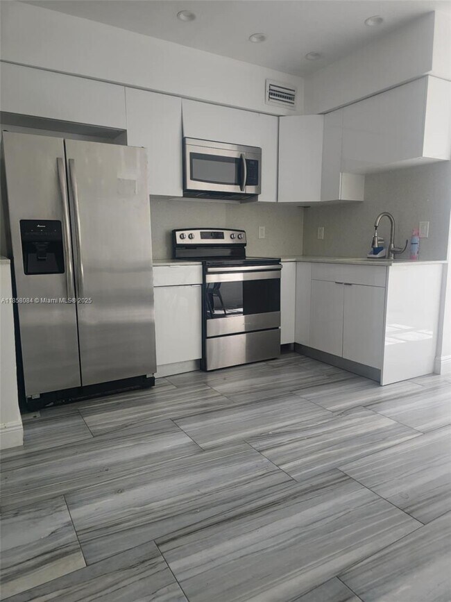 Foto del edificio - 3116 E Sunrise Blvd
