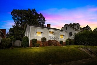Building Photo - 905 7th St W