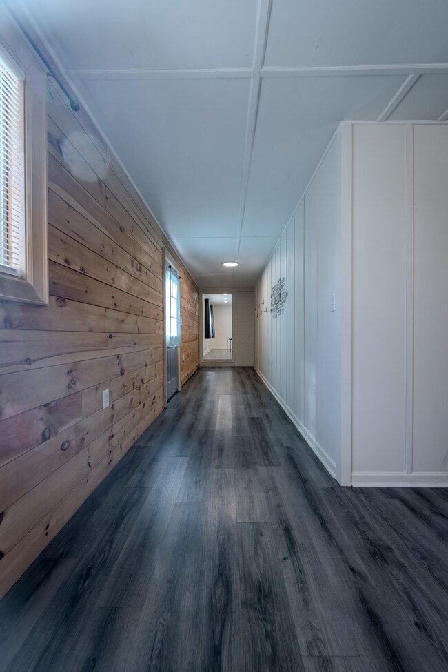 Building Photo - 1021 Plainview Dr