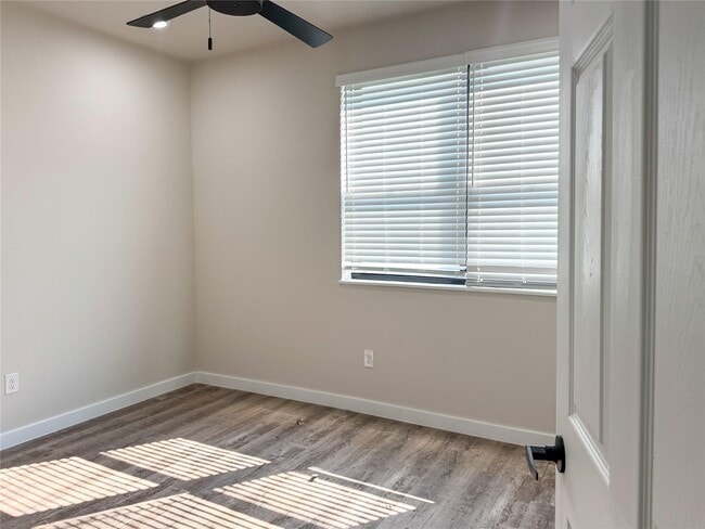 Building Photo - 530 Lucy Rd