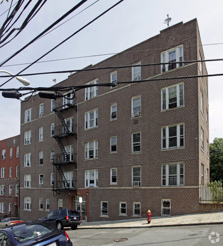Primary Photo - 249 McLean Ave