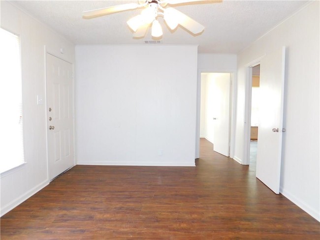 Building Photo - 2021 Denison St