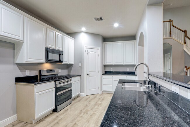 Building Photo - 3808 Armand Dr
