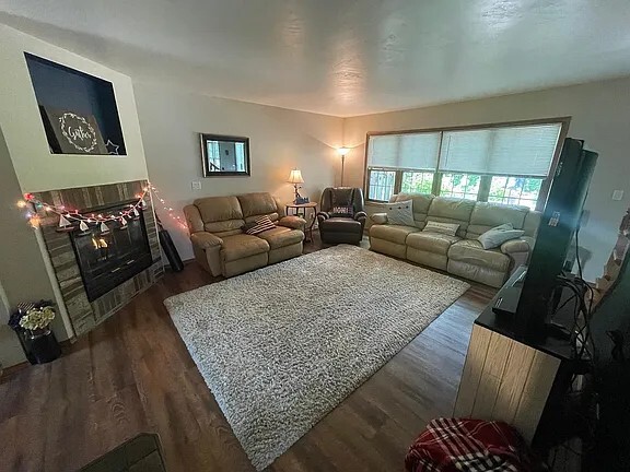 Foto del edificio - 1425 Cardinal Ln