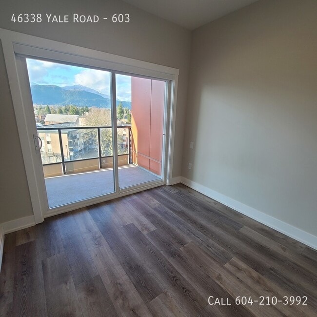 Building Photo - Top Floor Condo