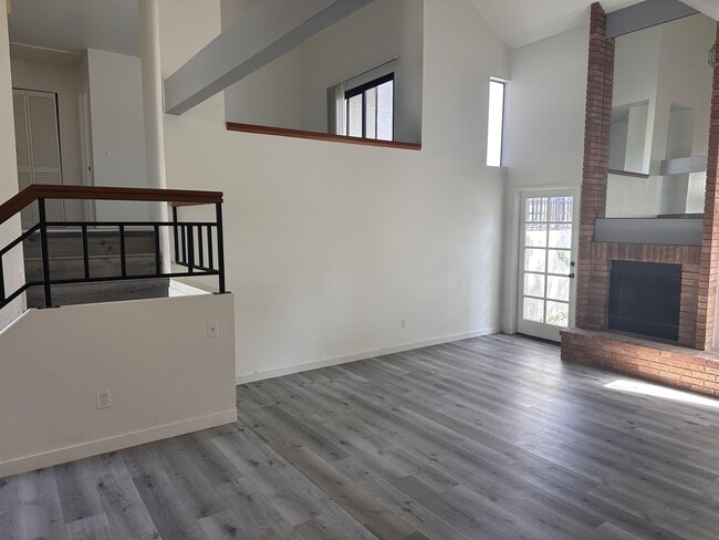 Building Photo - 4539 Villas Dr