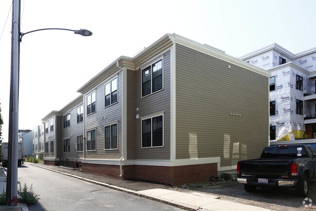 Building Photo - 135 Athens St