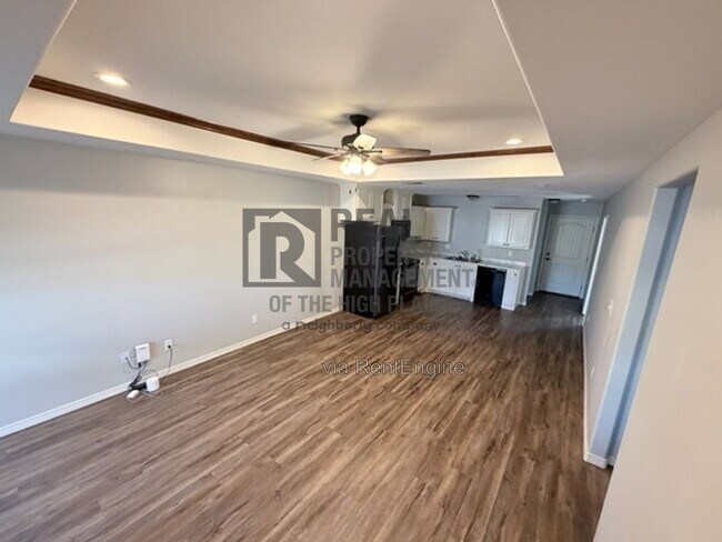 Foto del edificio - 13057 Raymond Rd