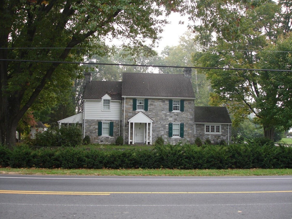 Primary Photo - 3 br, 1.5 bath House - 2037 LITITZ PIKE