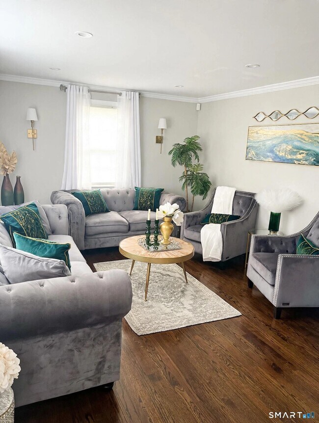 Foto del edificio - 236 Goldenrod Ave