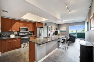 Building Photo - 2301 Wilton Dr