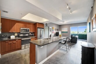 Building Photo - 2301 Wilton Dr