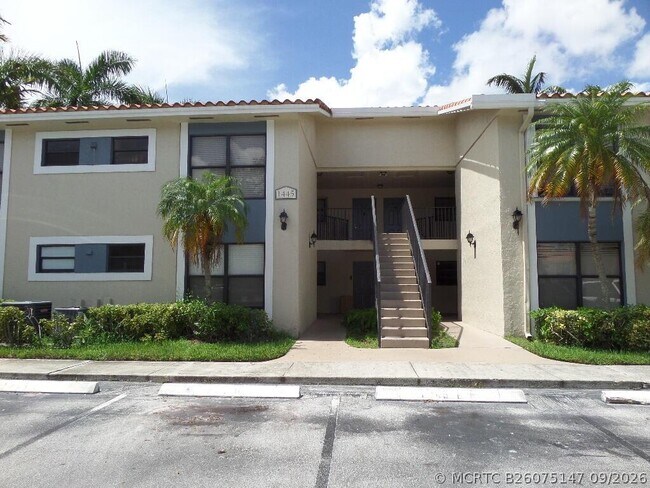 Foto del edificio - 1445 Lake Crystal Dr