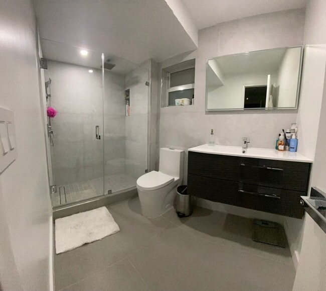 Building Photo - 19452 NE 26th Ave