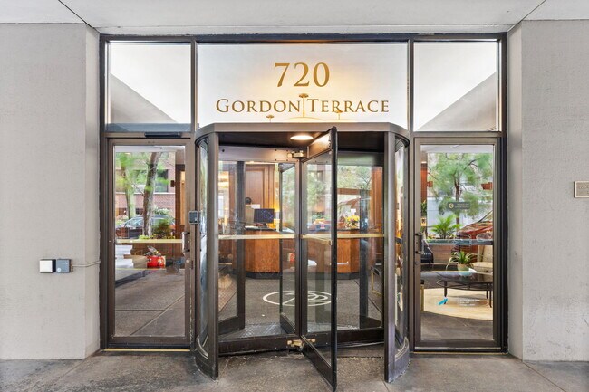 Foto del edificio - 720 W Gordon Terrace