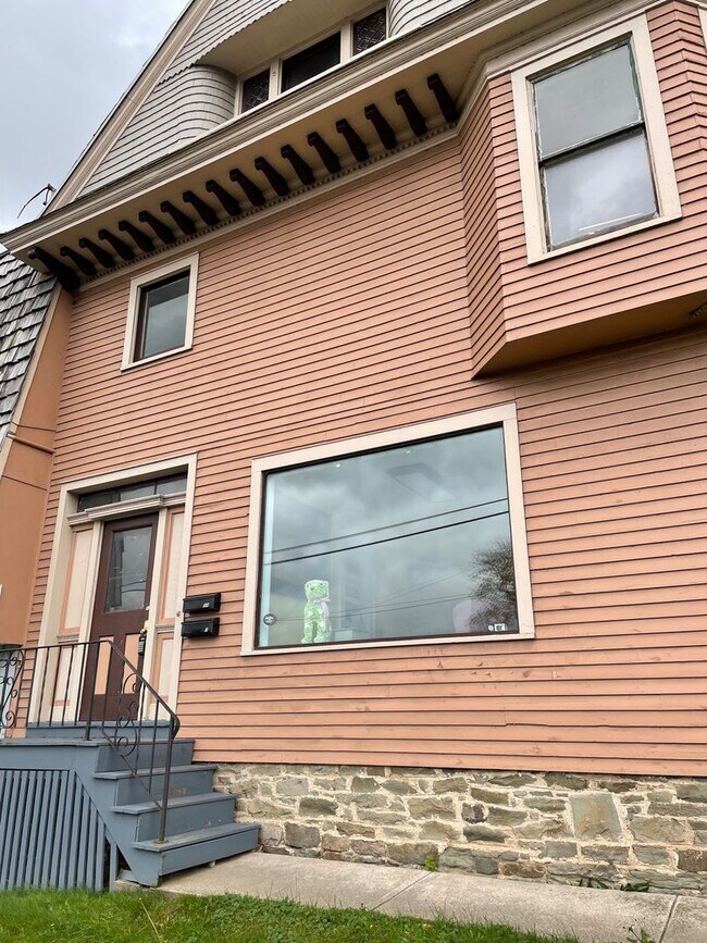 Building Photo - 58-60 W Bridge Street