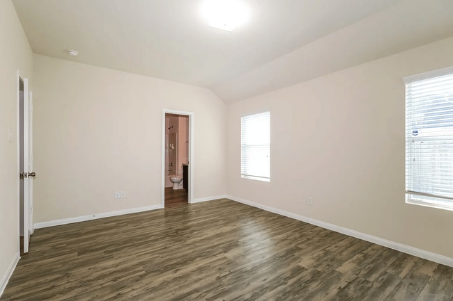 Building Photo - 915 Doubletree Glen Dr