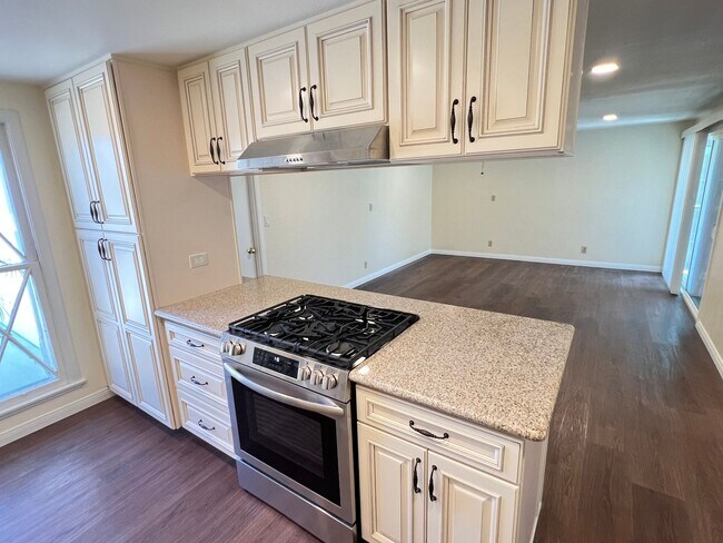 Foto del edificio - Adorable and Recently Upgraded 4 Bedroom P...