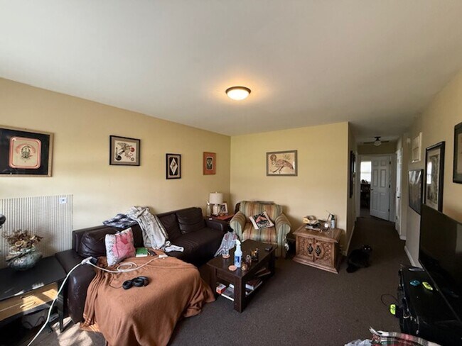 Building Photo - Charming 3-Bedroom Home with Spacious Backyard