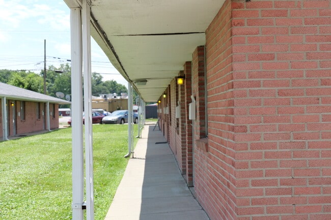 Building Photo - 403 E Washington St