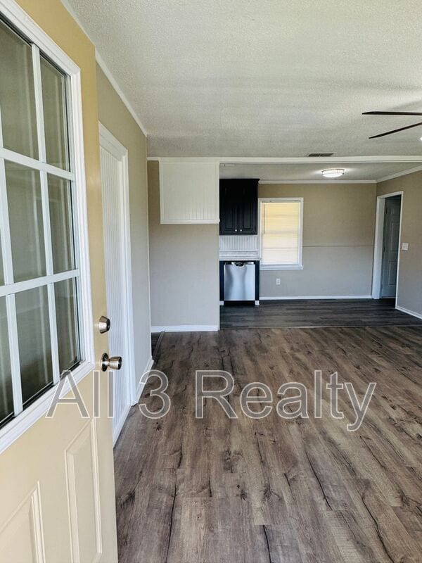 Building Photo - 287 McNeal St