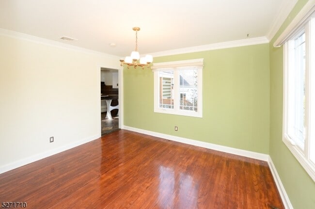 Building Photo - 869 Maple Ave