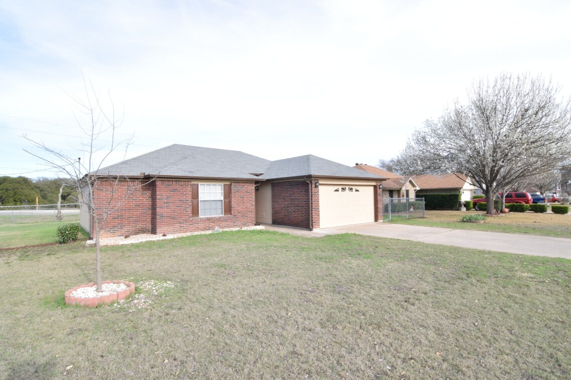 Primary Photo - 5002 Acorn Creek Trail