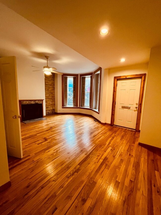 Building Photo - 1827 N Clybourn Ave