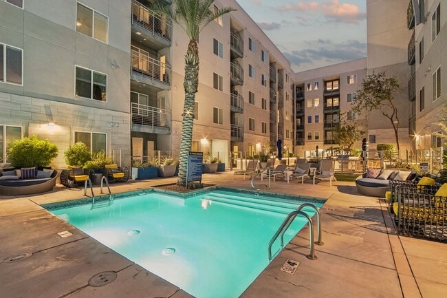 Building Photo - Norte Town Lake Apartments