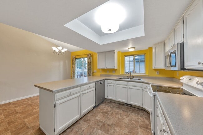 Foto del edificio - Beautiful Pet Friendly 4 Bed, 3 Bath Farmi...