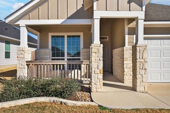 Building Photo - AVAILABLE NOW!