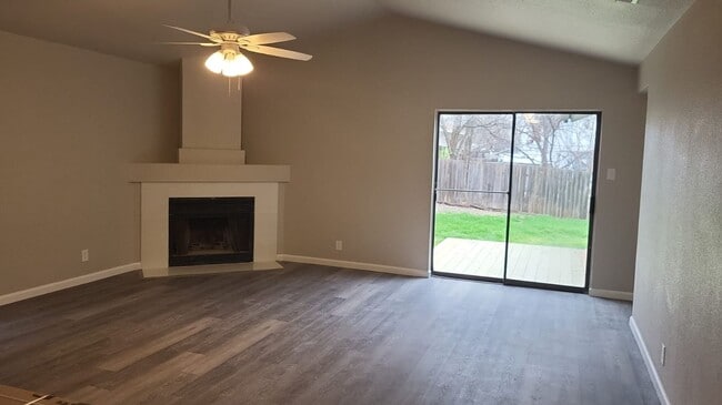 Recently remodeled 3 bedroom 2 bath home. - Recently remodeled 3 bedroom 2 bath home.