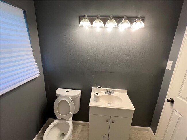 Foto del edificio - 8921 Oak Knoll Ln