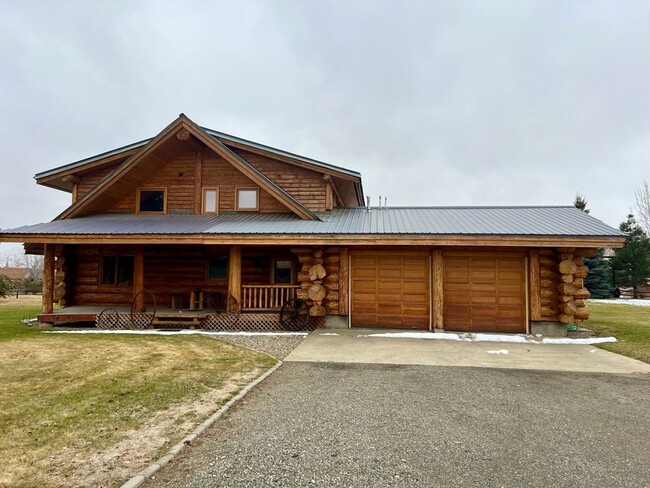 Foto del edificio - Enchanting Log Home for Lease