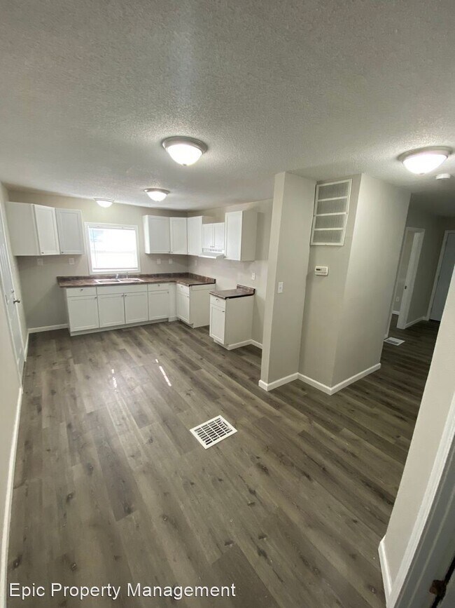 Building Photo - 3 br, 1 bath House - 1700 NW Polk St