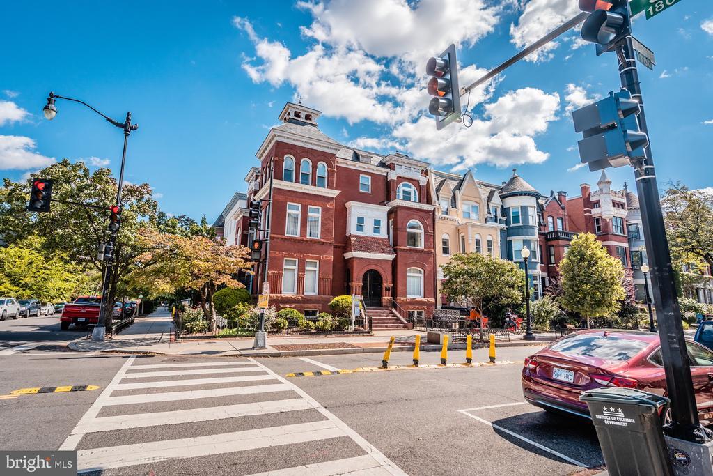 Foto principal - 1755 18th St NW