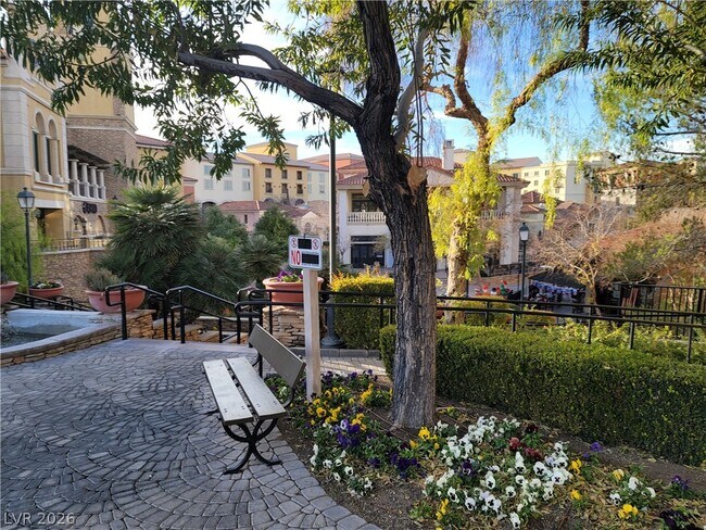 Building Photo - 30 Strada Di Villaggio