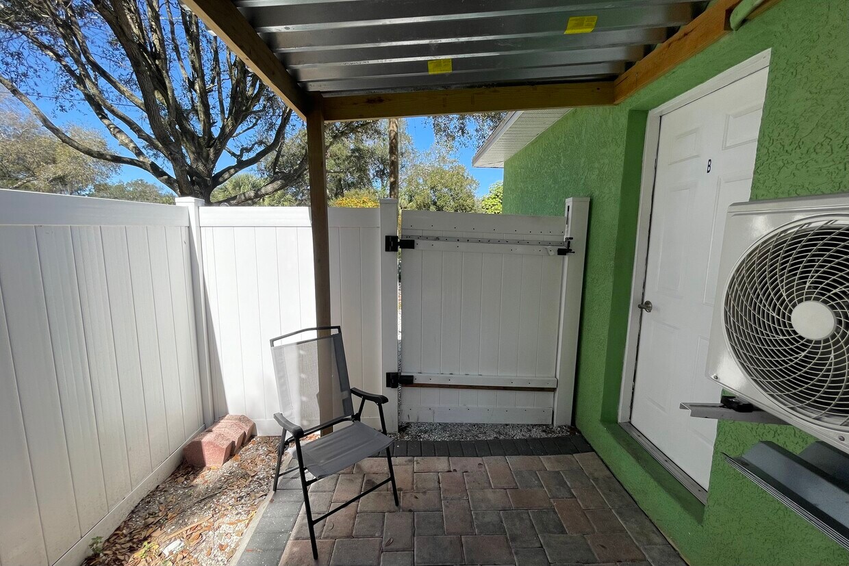 Patio - 3615 E Paris St
