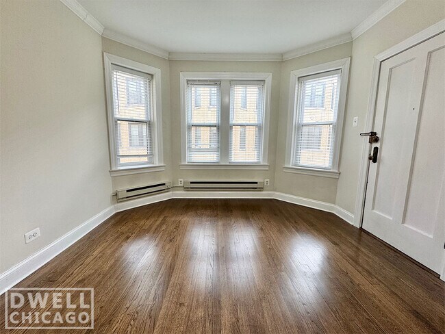 Foto del edificio - 3825 N Greenview Ave