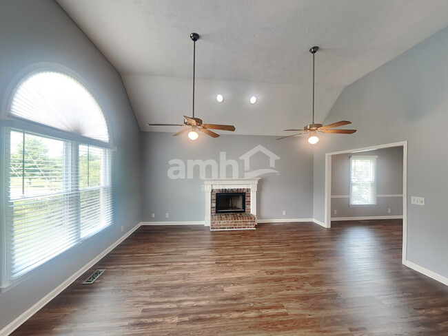 Building Photo - 203 Saint Pauls Ln