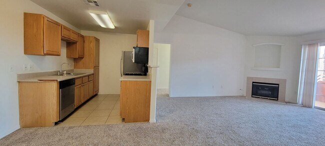 Foto del edificio - $500 OFF MOVE-IN! 2 Bedroom Condo near Air...