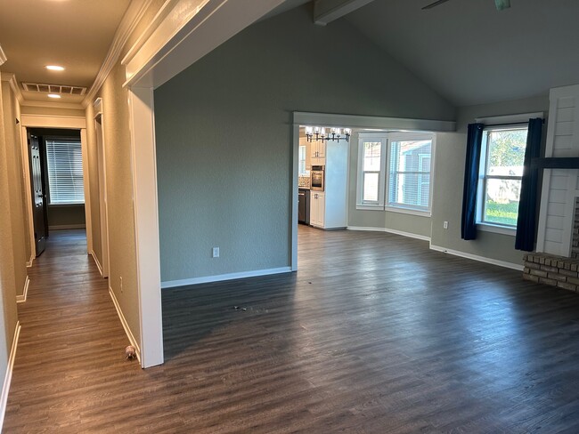 Building Photo - 713 Indian Springs Dr
