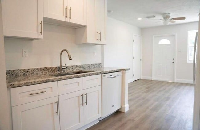 Foto del edificio - 2317 NW 15th Ct