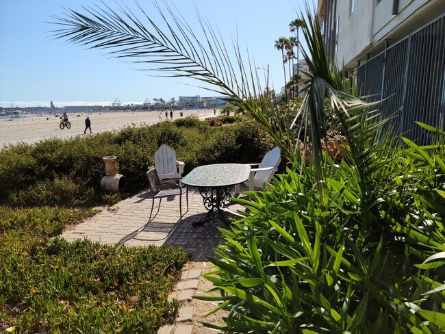 Building Photo - 1250 E Ocean Blvd