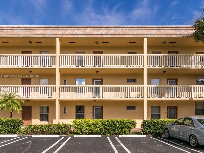 Foto del edificio - 5980 NW 64th Ave