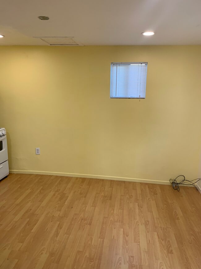 Building Photo - 2041 S Garth Ave