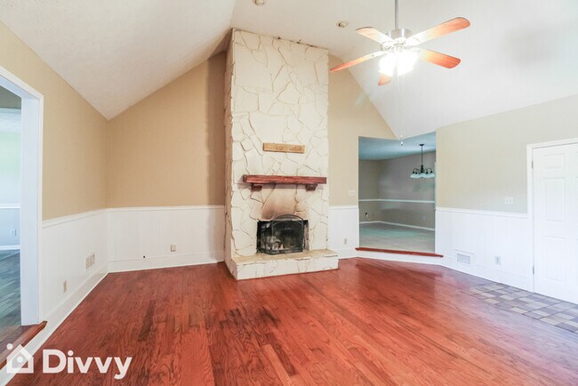 Building Photo - 3305 Kelly Glen Ct SE