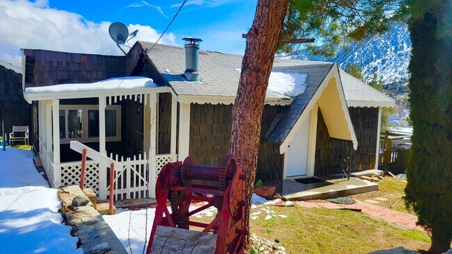Foto del edificio - Adorable 2 bed 1 bath home with great views!